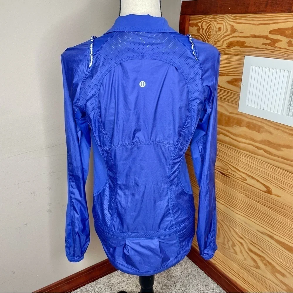 Lululemon Run Nothin' But Run Activewear Jacket in Pigment Blue 6 W4972S
